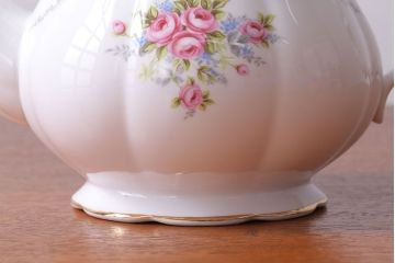 アンティーク雑貨　イギリス　Royal Albert(ロイヤルアルバート)　Tranquillity(トランキュリティ)シリーズ　ティーポット・シュガー・クリーマー3点