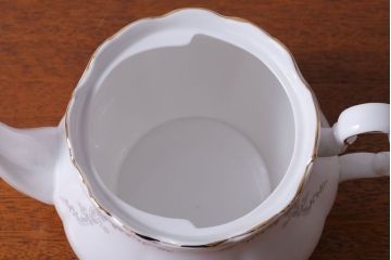 アンティーク雑貨　イギリス　Royal Albert(ロイヤルアルバート)　Tranquillity(トランキュリティ)シリーズ　ティーポット・シュガー・クリーマー3点