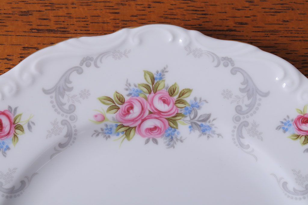 アンティーク雑貨　イギリス　Royal Albert(ロイヤルアルバート)　Tranquillity(トランキュリティ)シリーズ　ケーキ皿など9点(洋食器)