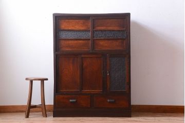 アンティーク家具　和製アンティーク　ダイヤガラス入り!小さなキッチンキャビネット(食器棚・収納棚)