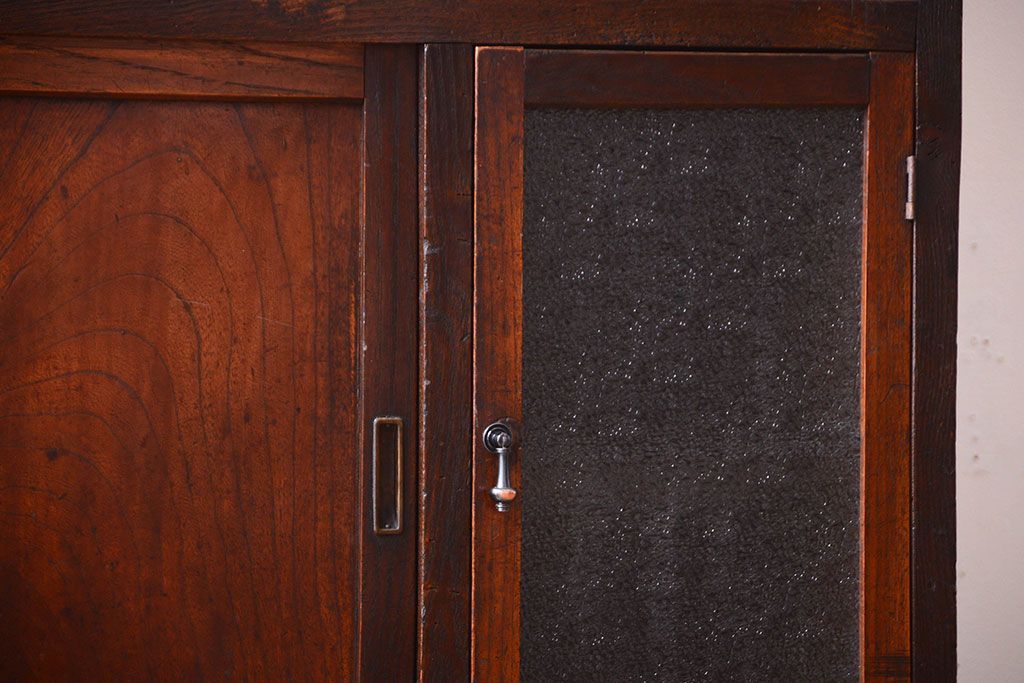 アンティーク家具　和製アンティーク　ダイヤガラス入り!小さなキッチンキャビネット(食器棚・収納棚)