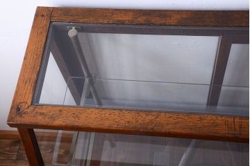 レトロ家具　和製アンティーク　古い木のレトロな台形型ガラスケース