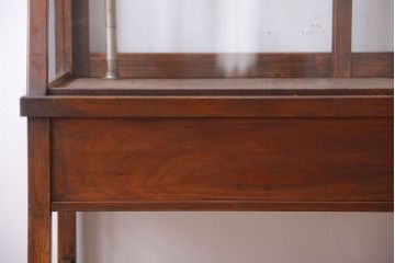 レトロ家具　和製アンティーク　古い木のレトロな台形型ガラスケース
