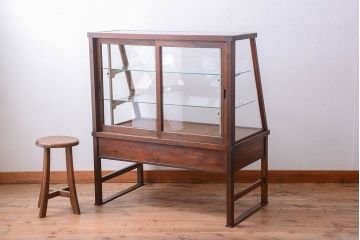 レトロ家具　和製アンティーク　古い木のレトロな台形型ガラスケース