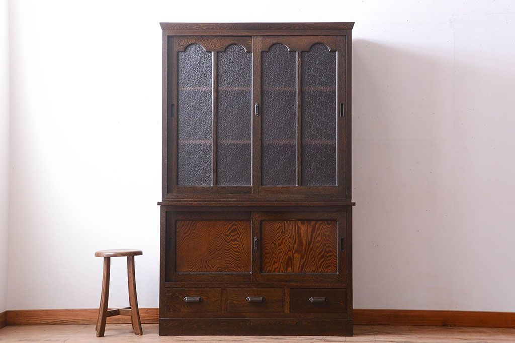 アンティーク家具　和製アンティーク　ダイヤガラス入り!上品で上質な古い木製カップボード(食器棚)