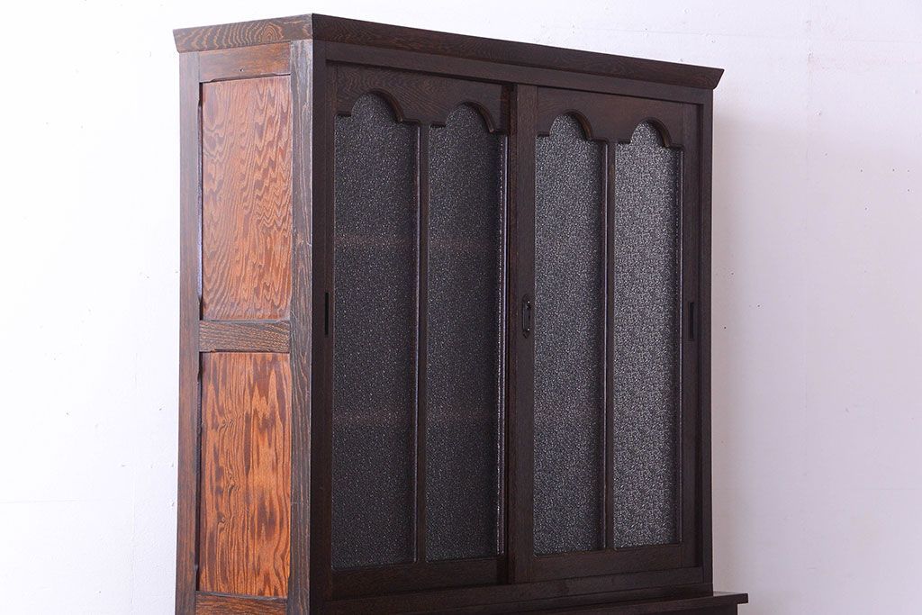 アンティーク家具　和製アンティーク　ダイヤガラス入り!上品で上質な古い木製カップボード(食器棚)