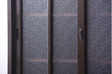 アンティーク家具　和製アンティーク　ダイヤガラス入り!上品で上質な古い木製カップボード(食器棚)