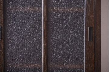 アンティーク家具　和製アンティーク　ダイヤガラス入り!上品で上質な古い木製カップボード(食器棚)