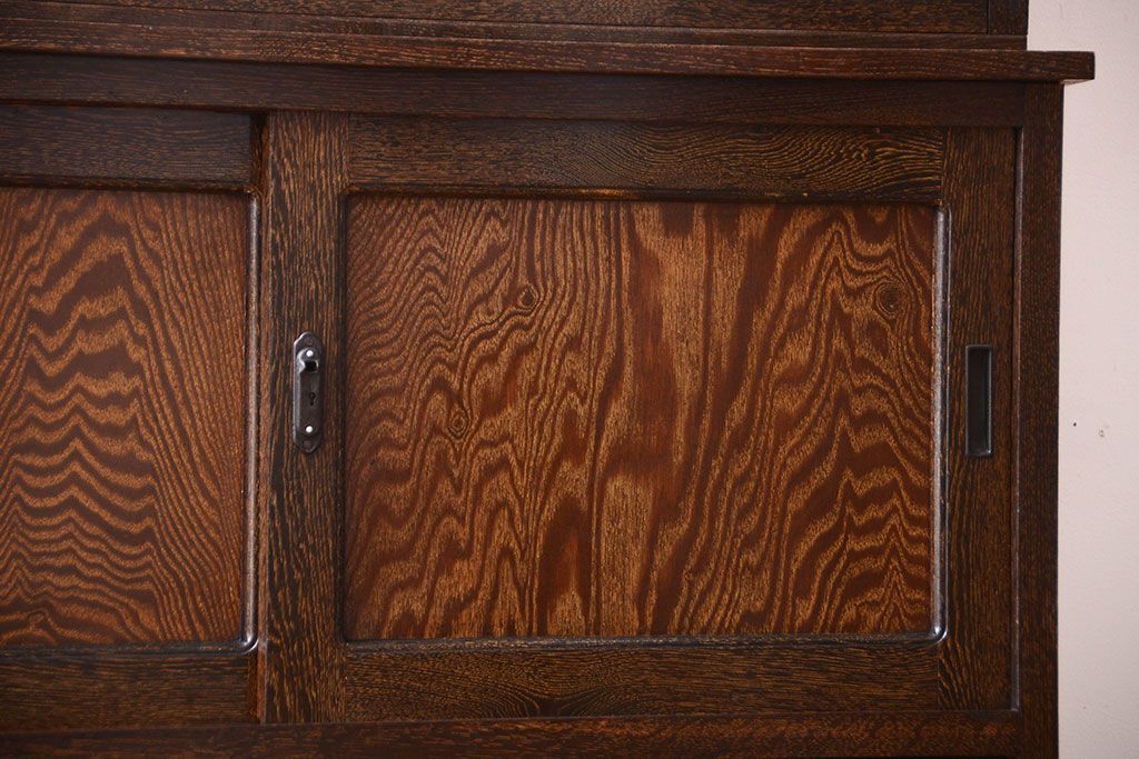 アンティーク家具　和製アンティーク　ダイヤガラス入り!上品で上質な古い木製カップボード(食器棚)