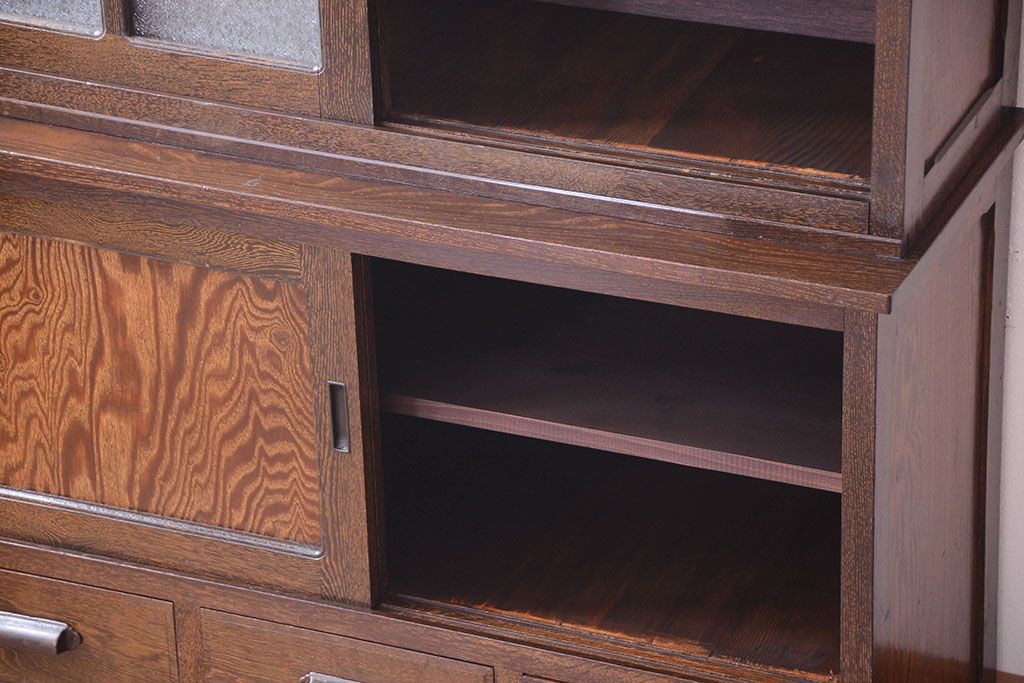 アンティーク家具　和製アンティーク　ダイヤガラス入り!上品で上質な古い木製カップボード(食器棚)