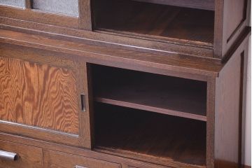 アンティーク家具　和製アンティーク　ダイヤガラス入り!上品で上質な古い木製カップボード(食器棚)