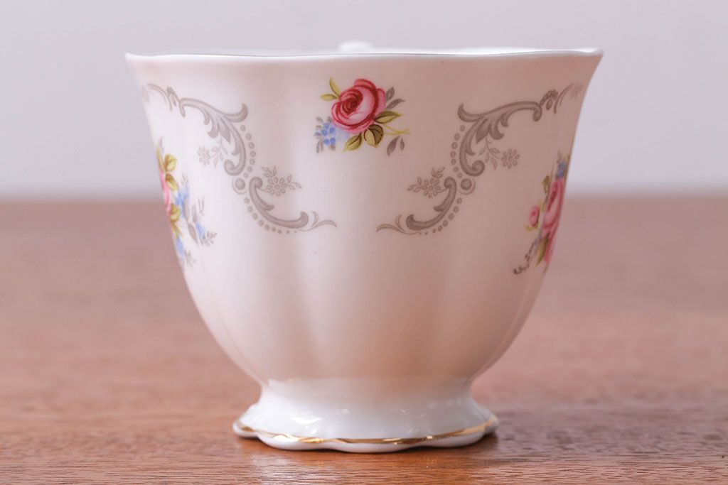 アンティーク雑貨　イギリス　Royal Albert(ロイヤルアルバート)　Tranquillity(トランキュリティ)シリーズ　カップ&ソーサー6客(洋食器)