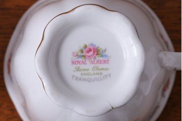 アンティーク雑貨　イギリス　Royal Albert(ロイヤルアルバート)　Tranquillity(トランキュリティ)シリーズ　カップ&ソーサー6客(洋食器)