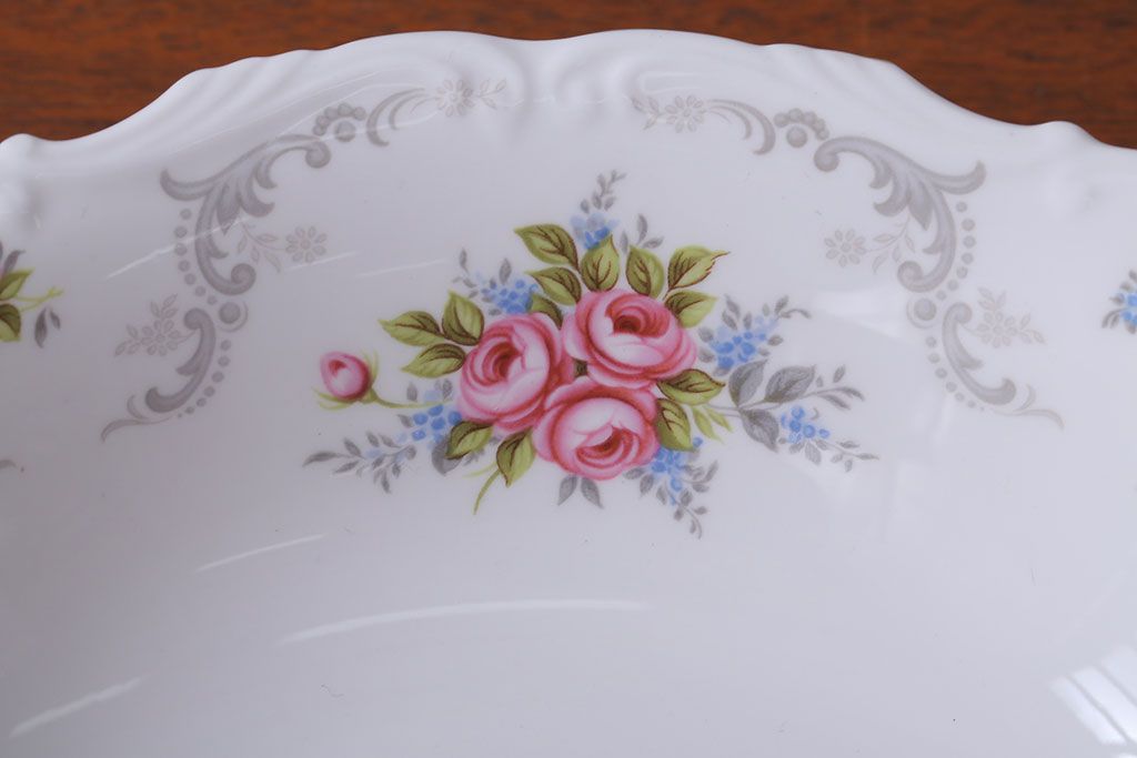 アンティーク雑貨　イギリス　Royal Albert(ロイヤルアルバート)　Tranquillity(トランキュリティ)シリーズ　大皿など3点(洋食器)