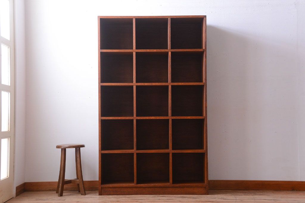 アンティーク家具　和製アンティーク　古い木の縦型マス目棚(収納棚、飾り棚)