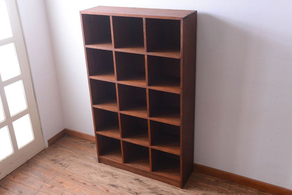 アンティーク家具　和製アンティーク　古い木の縦型マス目棚(収納棚、飾り棚)