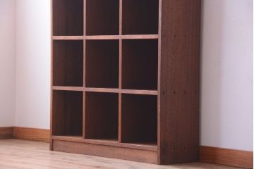 アンティーク家具　和製アンティーク　古い木の縦型マス目棚(収納棚、飾り棚)