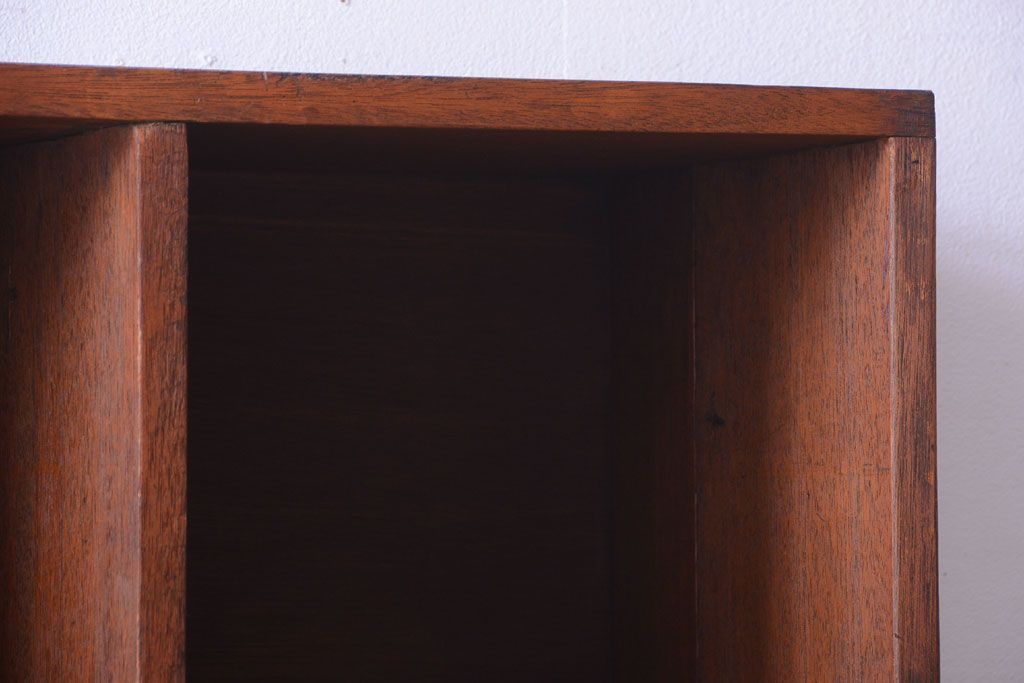 アンティーク家具　和製アンティーク　古い木の縦型マス目棚(収納棚、飾り棚)