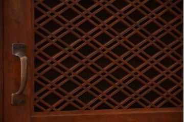 アンティーク家具　和製アンティーク　組子戸が珍しい古い木の高級重ね水屋箪笥