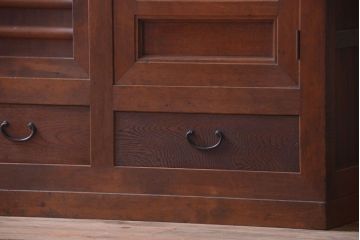 アンティーク家具　和製アンティーク　組子戸が珍しい古い木の高級重ね水屋箪笥