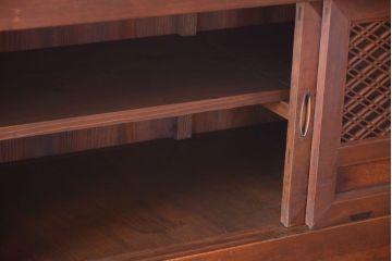 アンティーク家具　和製アンティーク　組子戸が珍しい古い木の高級重ね水屋箪笥