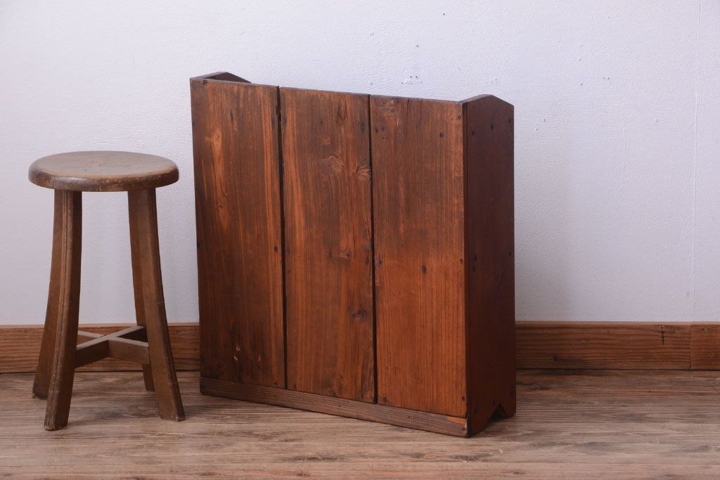 アンティーク家具　和製アンティーク　古い木の小さな本棚