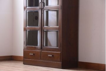 アンティーク家具　和製アンティーク　面取りガラスの大振りで重厚な古い本箱