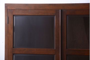 アンティーク家具　和製アンティーク　面取りガラスの大振りで重厚な古い本箱