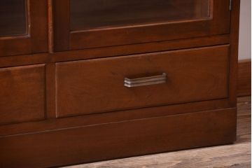 アンティーク家具　和製アンティーク　面取りガラスの大振りで重厚な古い本箱