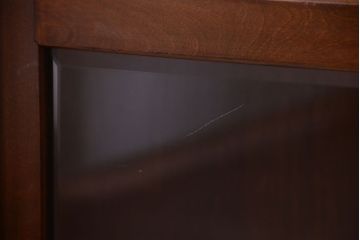 アンティーク家具　和製アンティーク　面取りガラスの大振りで重厚な古い本箱