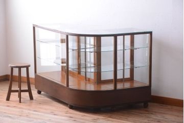 アンティーク家具　和製アンティーク　古いナラ材のR型ガラスショーケース