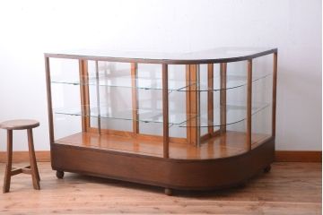アンティーク家具　和製アンティーク　古いナラ材のR型ガラスショーケース
