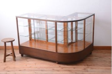 アンティーク家具　和製アンティーク　古いナラ材のR型ガラスショーケース