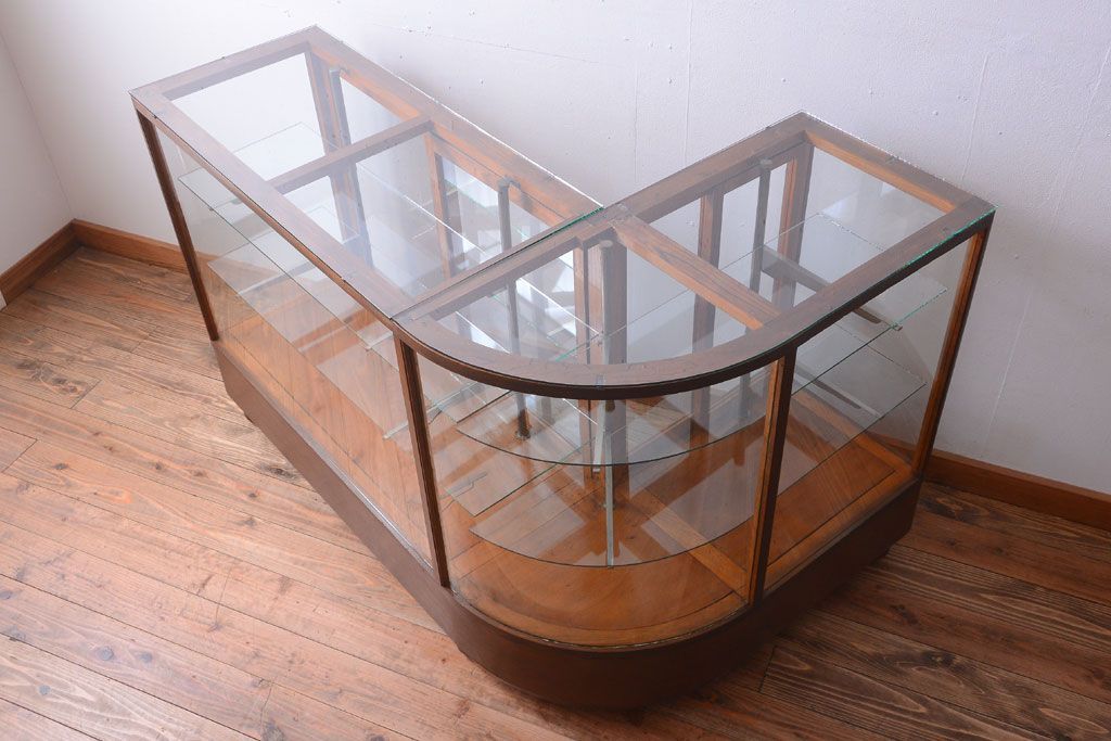 アンティーク家具　和製アンティーク　古いナラ材のR型ガラスショーケース