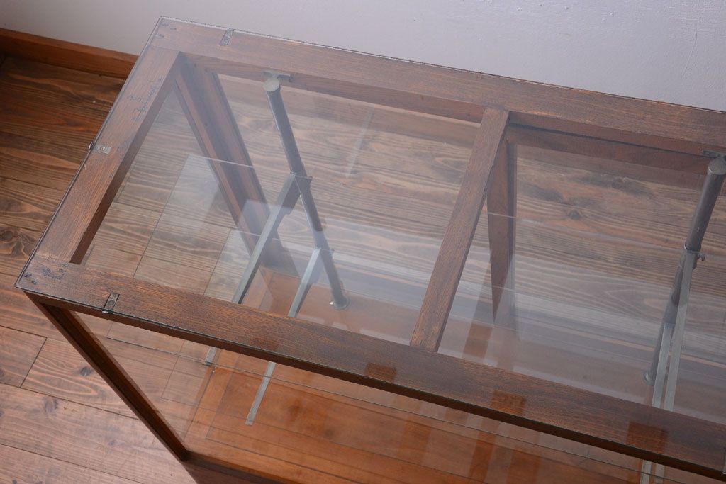 アンティーク家具　和製アンティーク　古いナラ材のR型ガラスショーケース