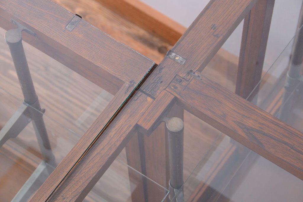 アンティーク家具　和製アンティーク　古いナラ材のR型ガラスショーケース