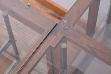 アンティーク家具　和製アンティーク　古いナラ材のR型ガラスショーケース