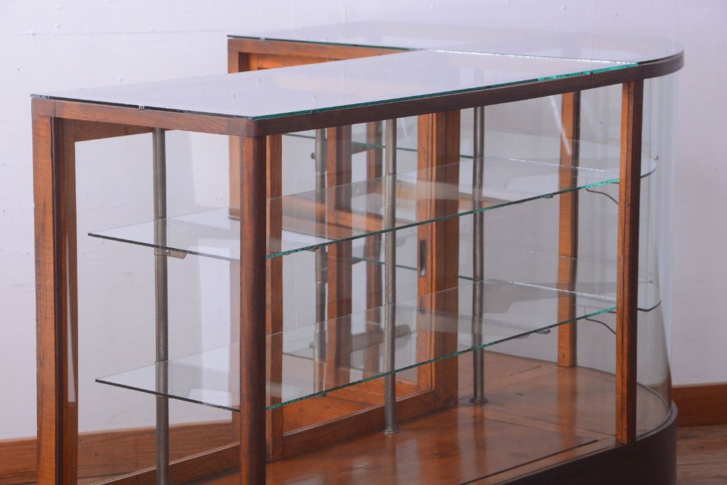 アンティーク家具　和製アンティーク　古いナラ材のR型ガラスショーケース