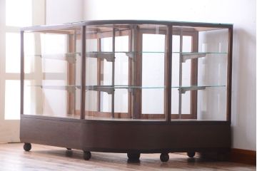 アンティーク家具　和製アンティーク　古いナラ材のR型ガラスショーケース