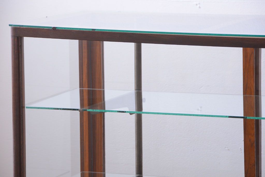 アンティーク家具　和製アンティーク　古いナラ材のR型ガラスショーケース