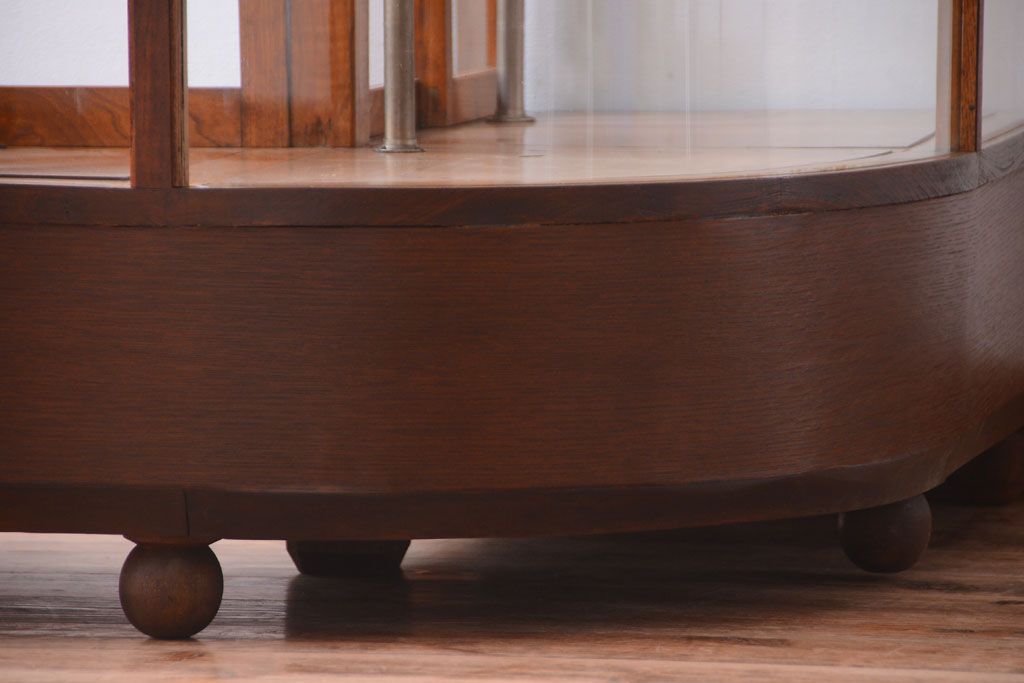 アンティーク家具　和製アンティーク　古いナラ材のR型ガラスショーケース