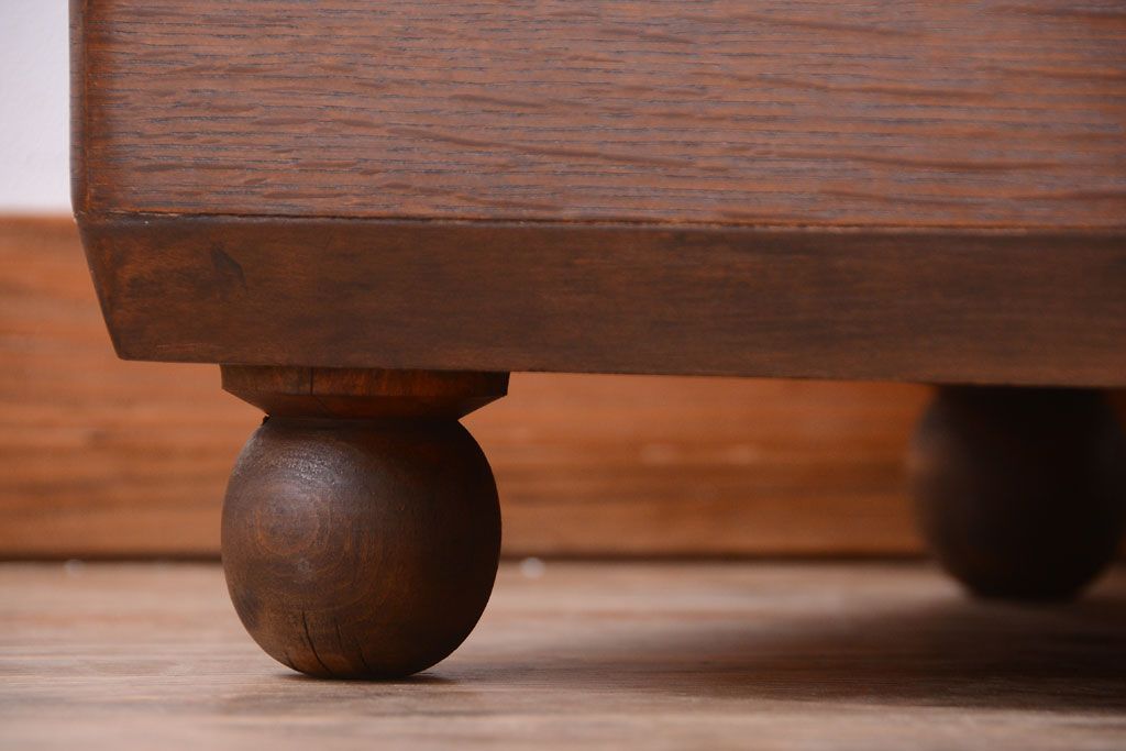 アンティーク家具　和製アンティーク　古いナラ材のR型ガラスショーケース