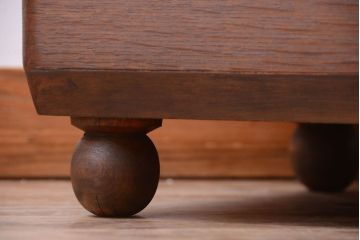 アンティーク家具　和製アンティーク　古いナラ材のR型ガラスショーケース