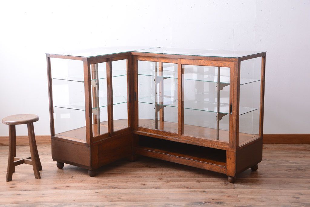 アンティーク家具　和製アンティーク　古いナラ材のR型ガラスショーケース