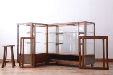 アンティーク家具　和製アンティーク　古いナラ材のR型ガラスショーケース