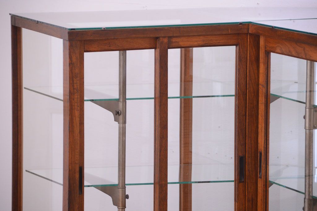 アンティーク家具　和製アンティーク　古いナラ材のR型ガラスショーケース