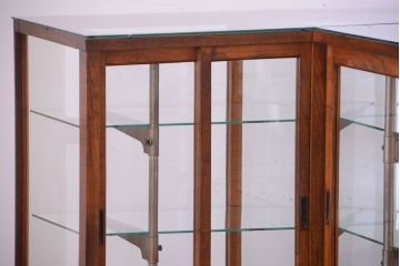 アンティーク家具　和製アンティーク　古いナラ材のR型ガラスショーケース