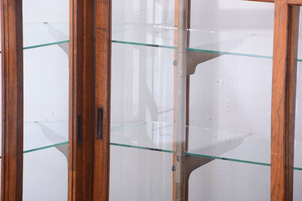 アンティーク家具　和製アンティーク　古いナラ材のR型ガラスショーケース