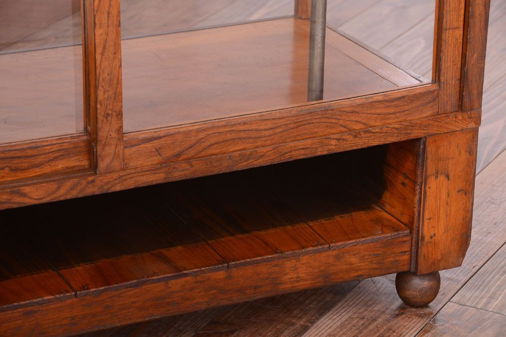 アンティーク家具　和製アンティーク　古いナラ材のR型ガラスショーケース