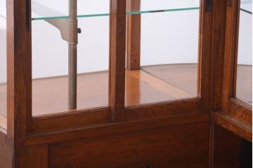 アンティーク家具　和製アンティーク　古いナラ材のR型ガラスショーケース